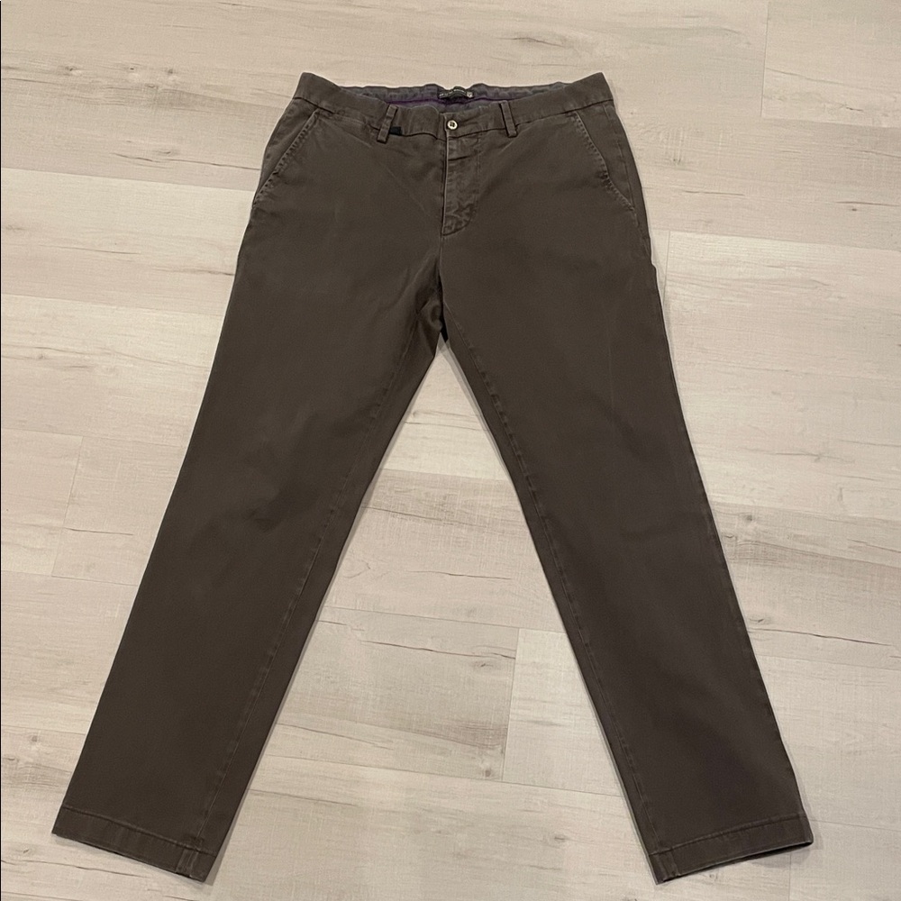 Em’s of Masons - Men’s khakis is soft chocolate brown color - size 33/34